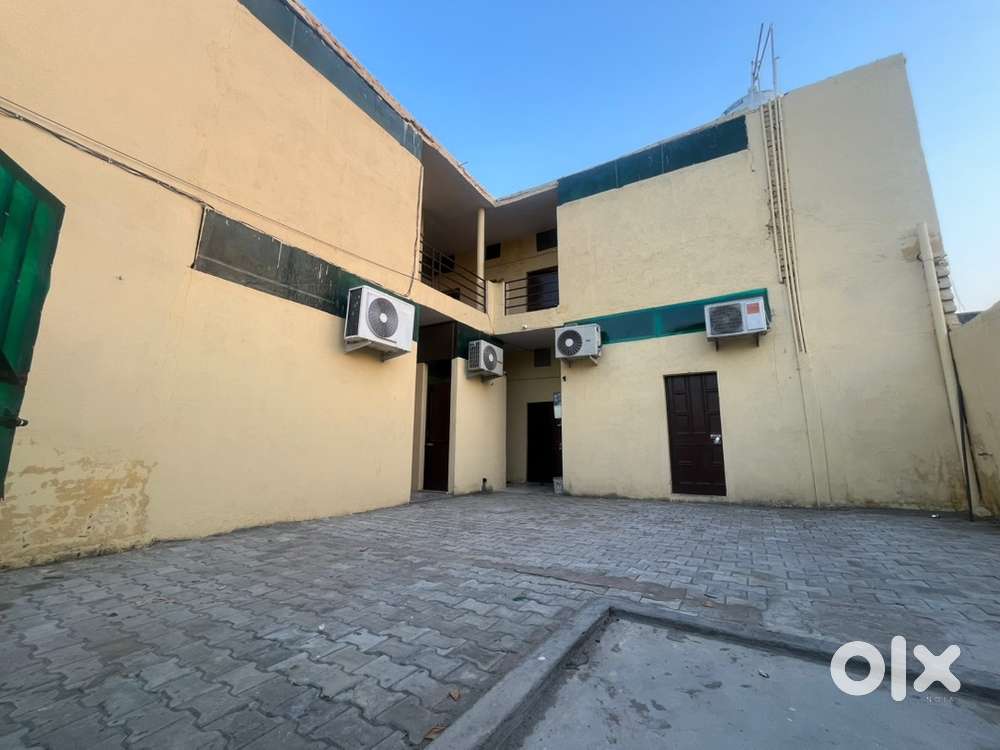 10 quarter for sale 30000 mahina rent aa reha