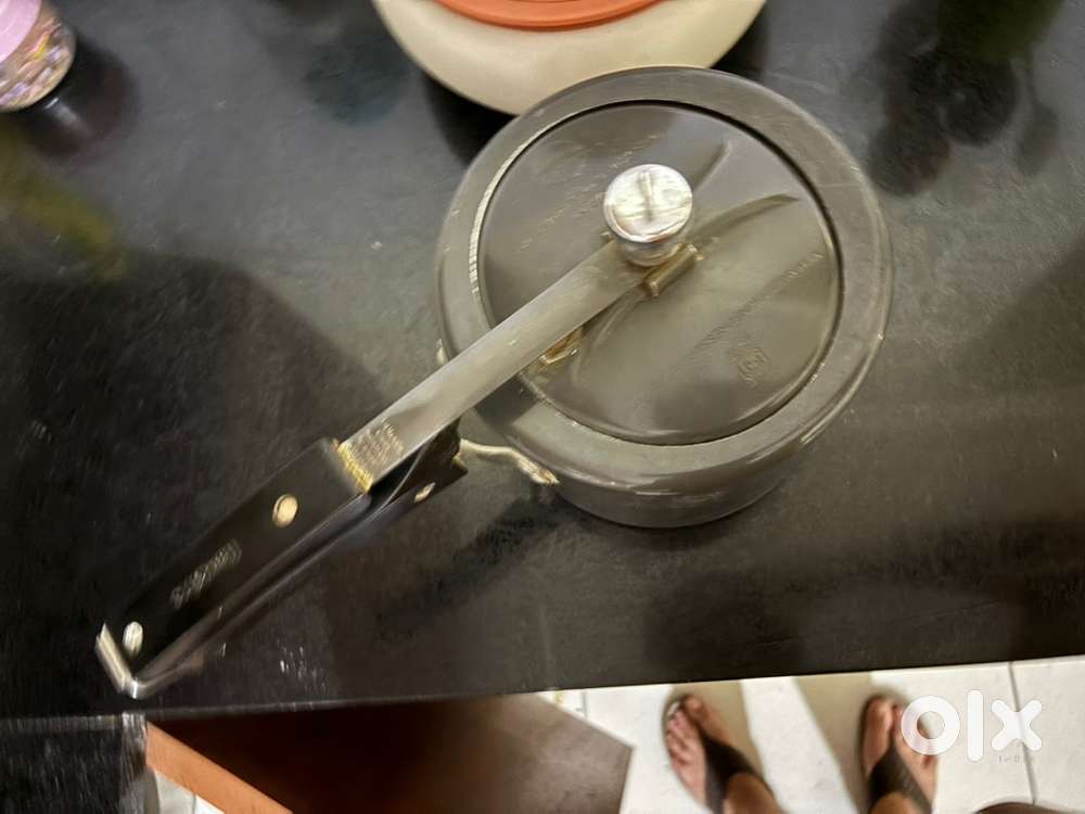 Hawkins 3L pressure cooker