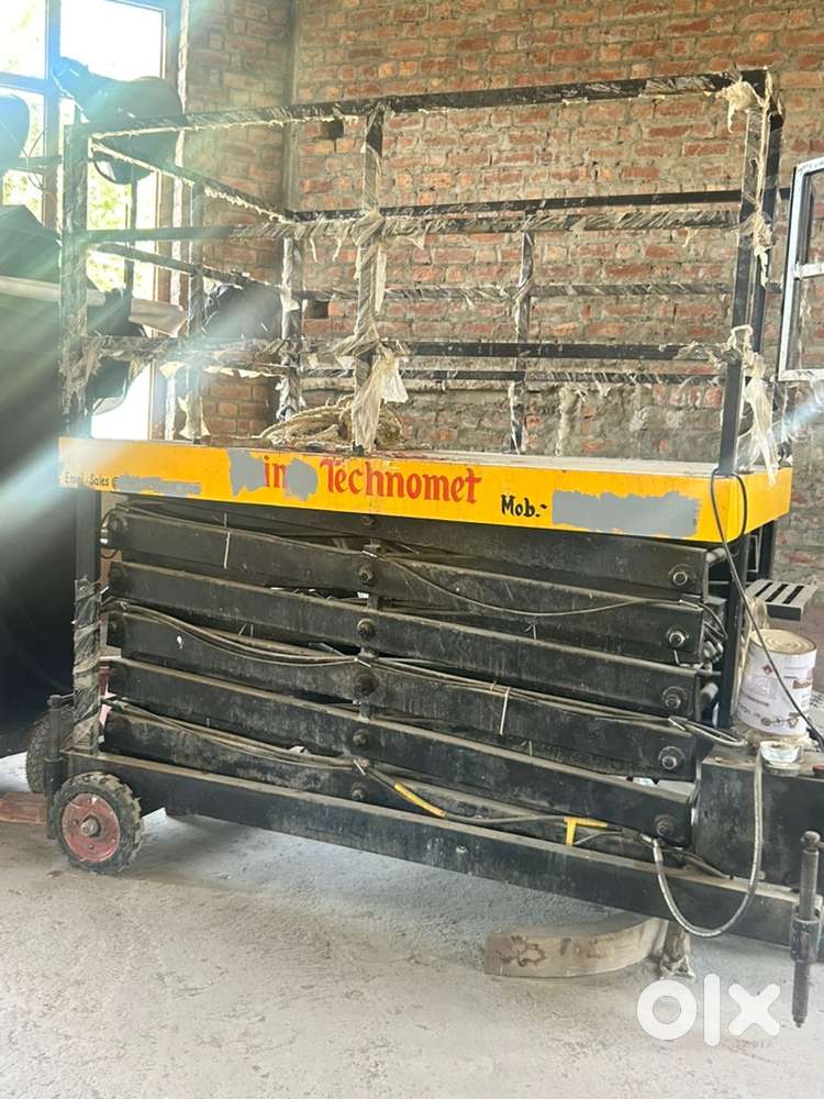 electric siccsor lift