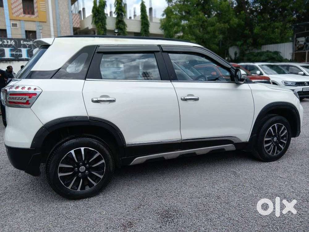 Maruti Suzuki Brezza 1.5 LXI SMART HYBRID, 2022, Petrol