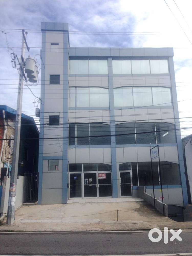 ഒരു ബിൽഡിംഗ് കമ്പ്ലീറ്റ് നാലു ഫ്ലോർ  ലിഫ്റ്റ്  കാർ പാർക്കിംഗ് പുള്ളി ഫ