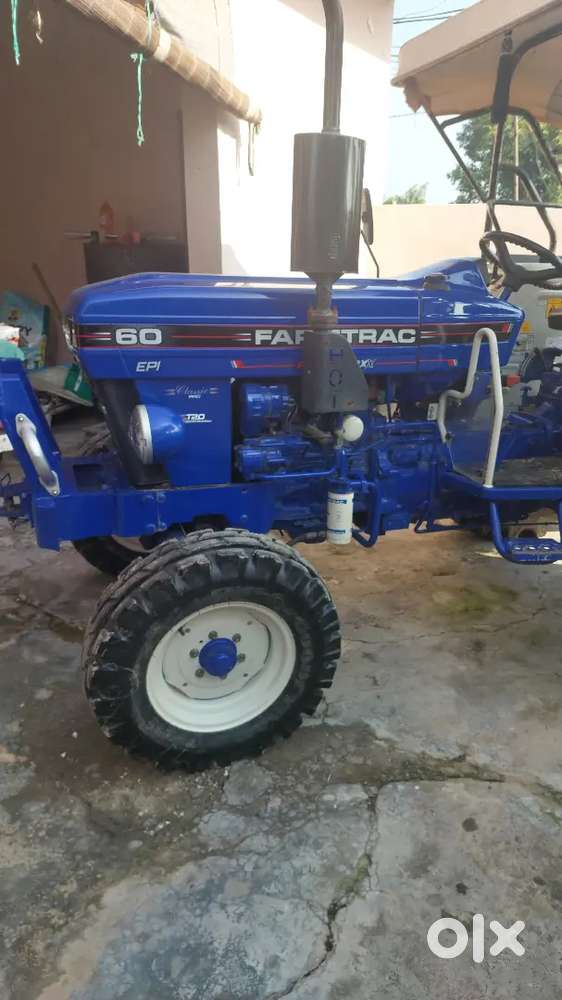 Farm track 2021 model new condition 900 hrs