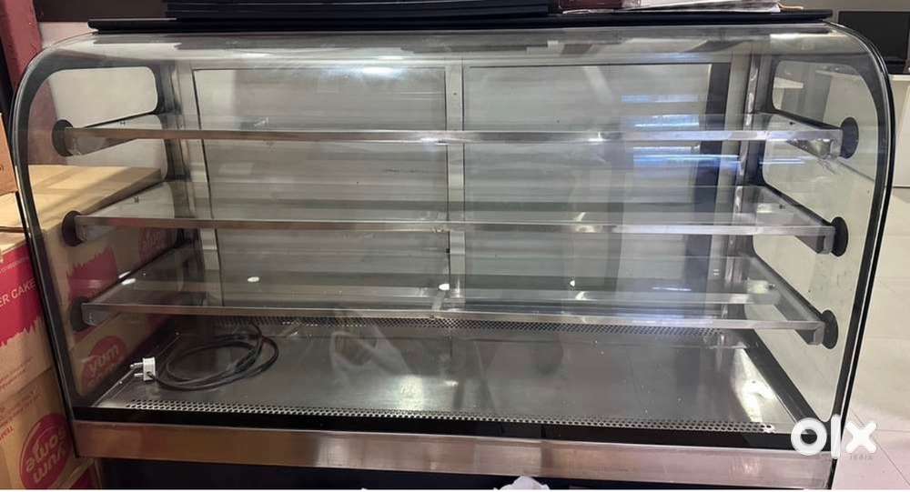 Cake display counter
