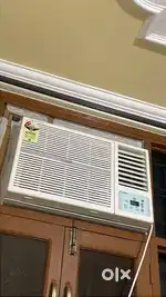 3 months old Lloyd window AC