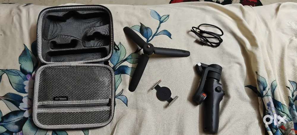 DJI OSMO MOBILE 6 WITH CARRY CASE