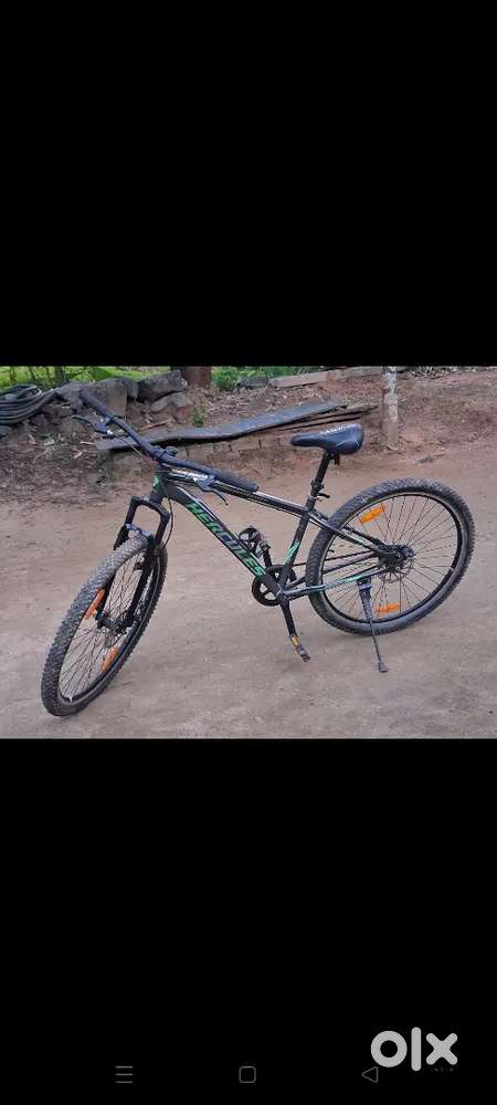 Hercules mtb riding cycle.