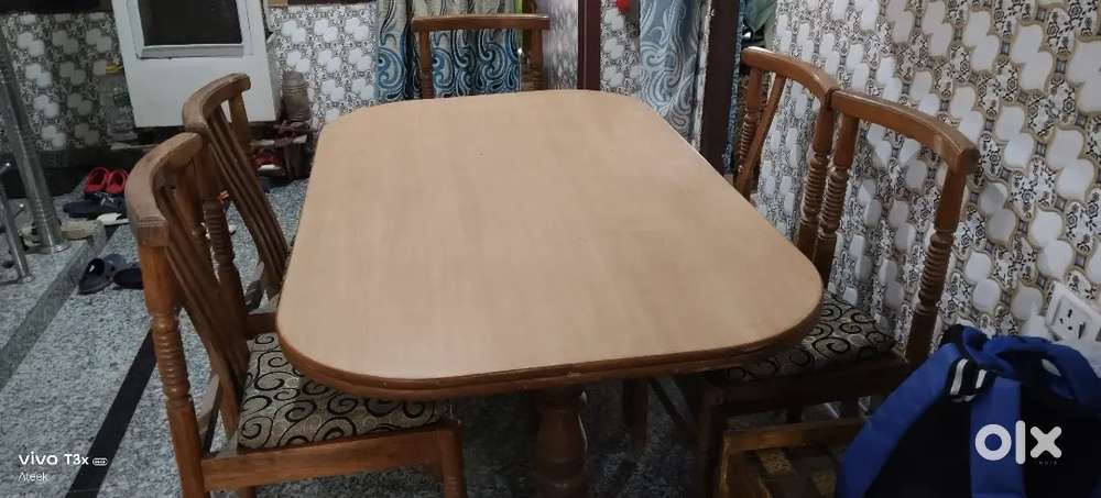Dining table with 5 kursi set for sale