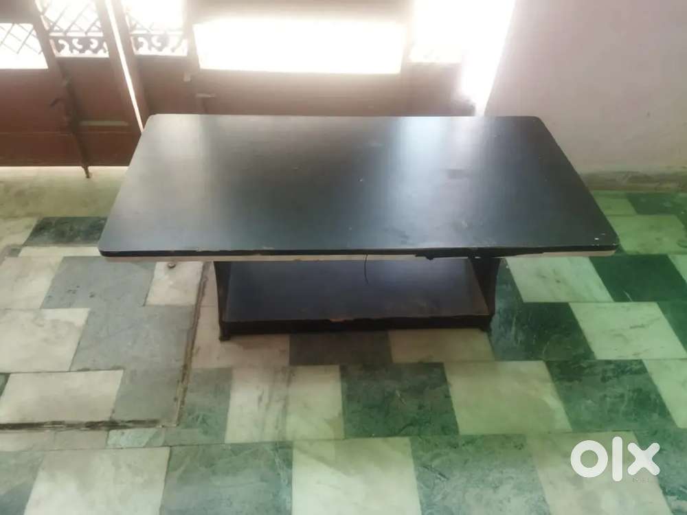 4 feet Balck wooden table