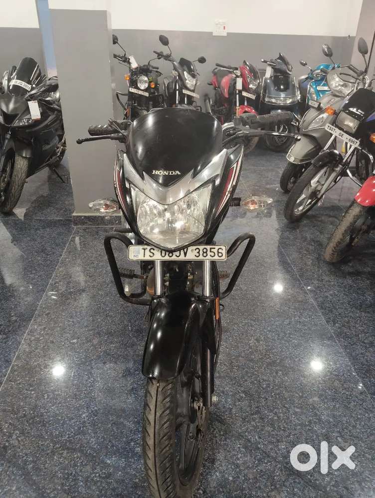Honda CB Shine 2023 model red and black in excellent condition