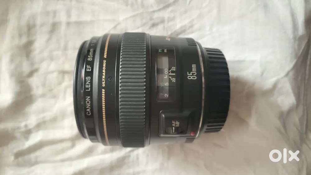 CANON 85MM 1.8 MINT CONDITION SALES