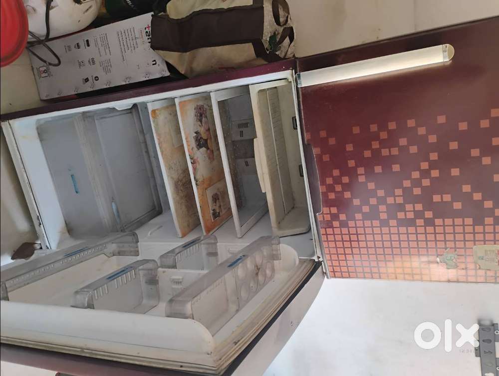 Kelvinator 530* unit per year 300 liters double door fridge