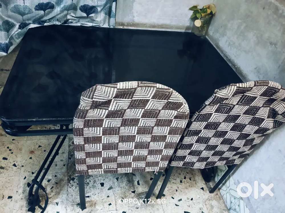Dinning table 4sitter  2 chair available