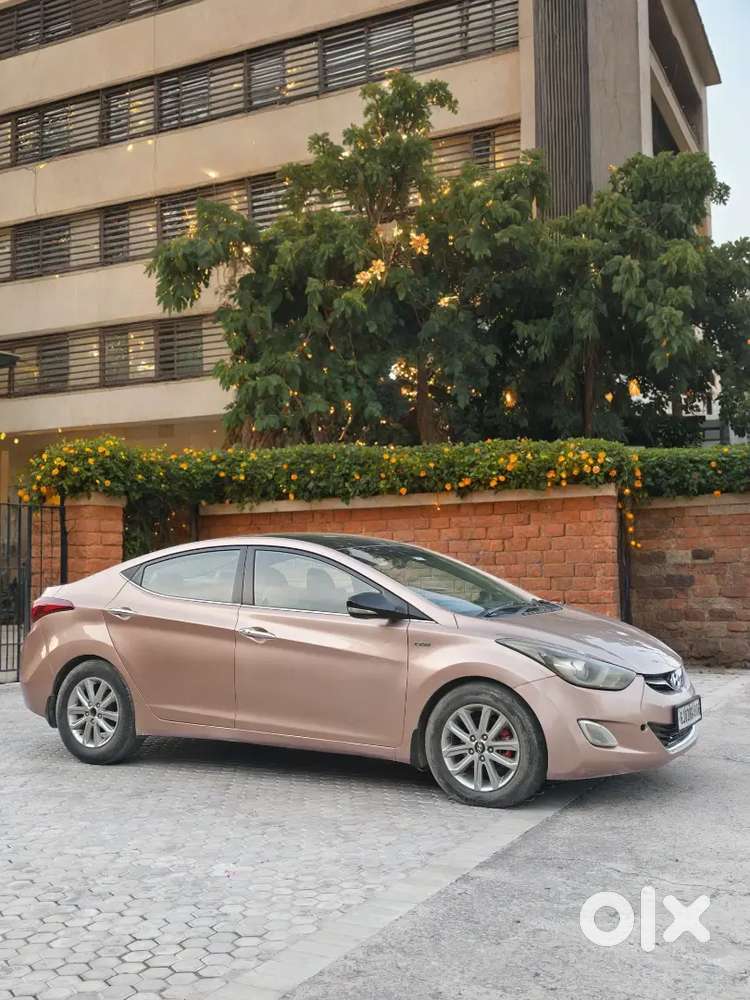 Hyundai New Elantra 2015 Diesel 78000 Km Driven