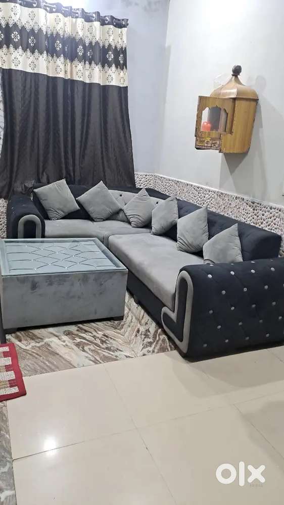 Very good condition bilkul saaf sofa l tyoe