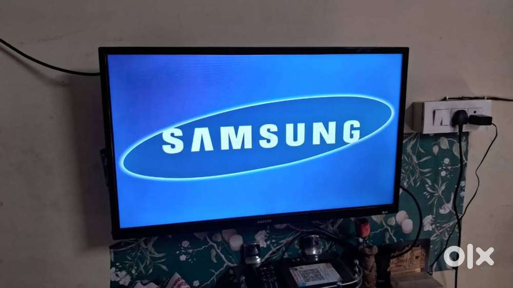 SMART BRANDED HD READY 32 inches TV