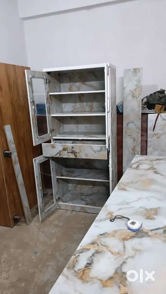 Brand new 2.5/6 showcase with delivery