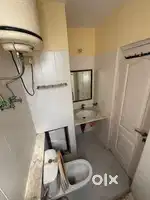 Need flate mate, deport metro station, pi 1-2