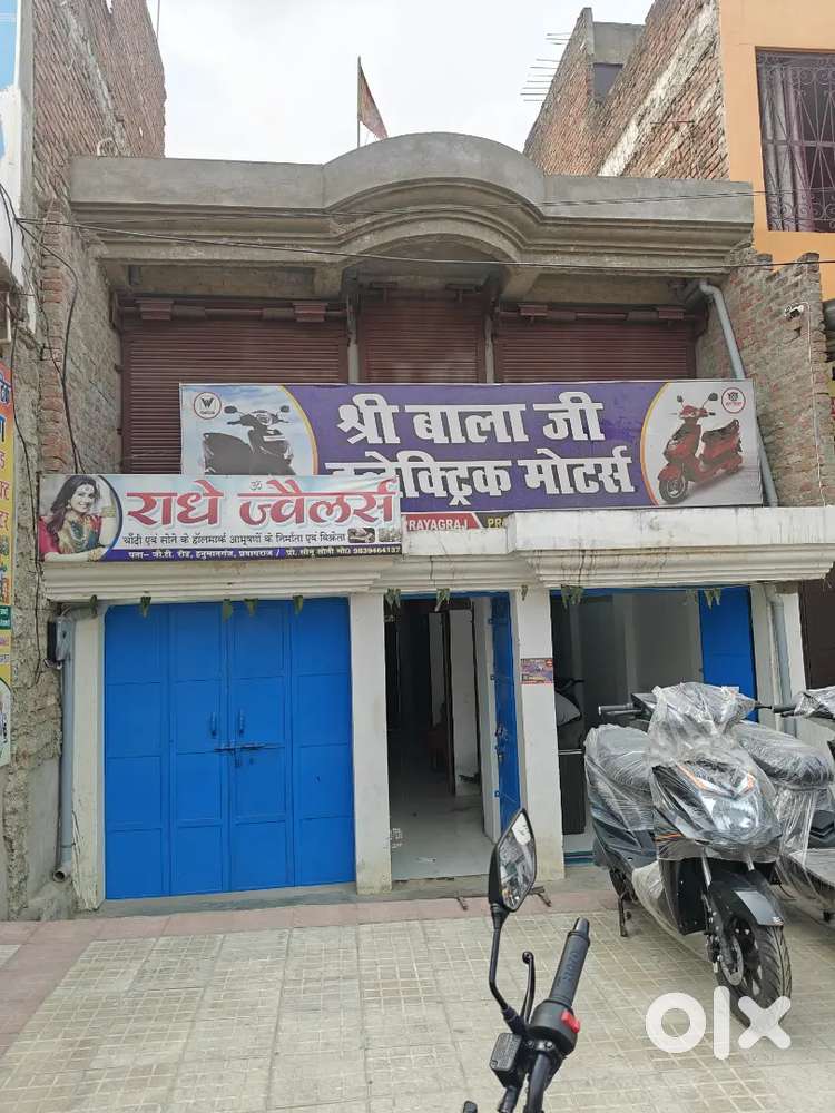 Hanumanganj market me on G T ROAD 20×90 sq fit ka dimond place h