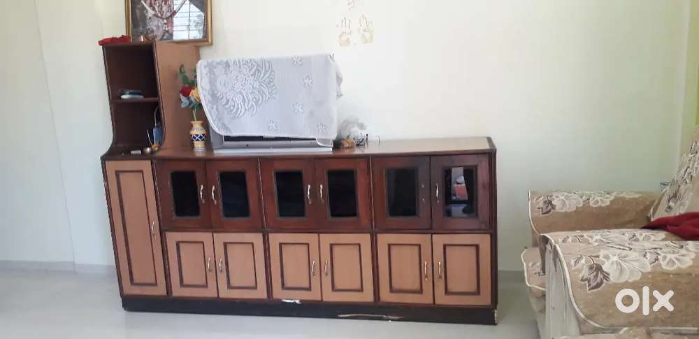 WOODEN DISPLAY TEBLE
