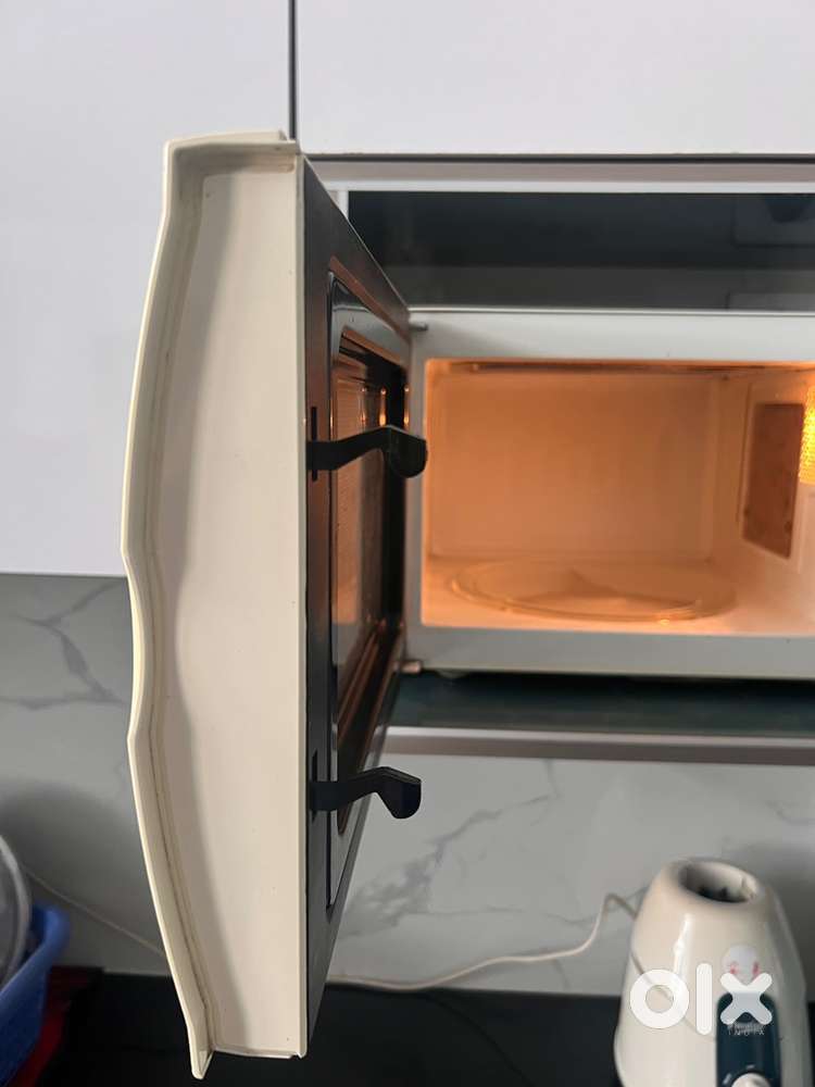 LG microwave in excellent condition