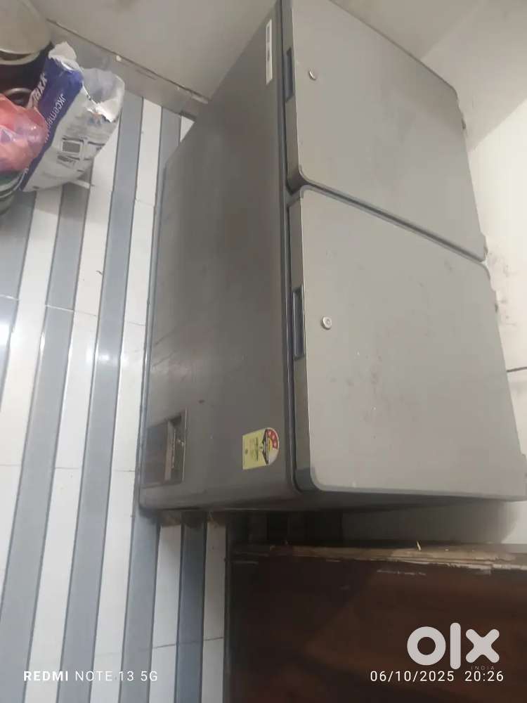 Voltas deep freezer 3star 277ltr