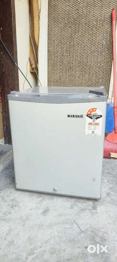 Mini fridge for office
