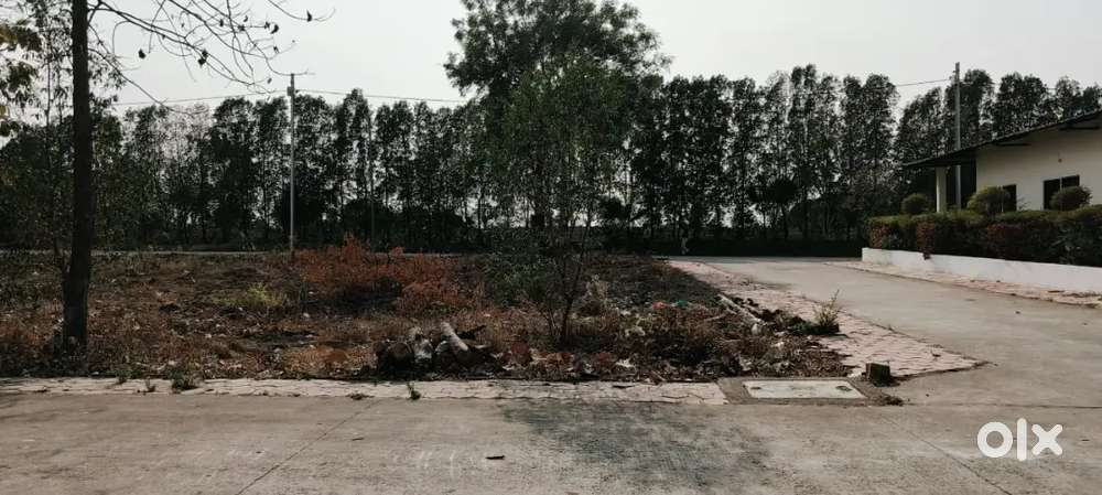 PRIME LOCATION CORNER GARDEN CLUB HOUSE FACING 800 SQFT PLOT FOR SALE