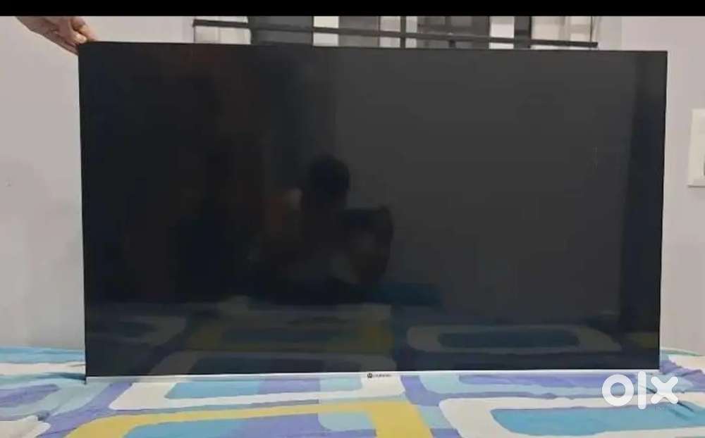 Motorola tv UHD 43 Tv for sale