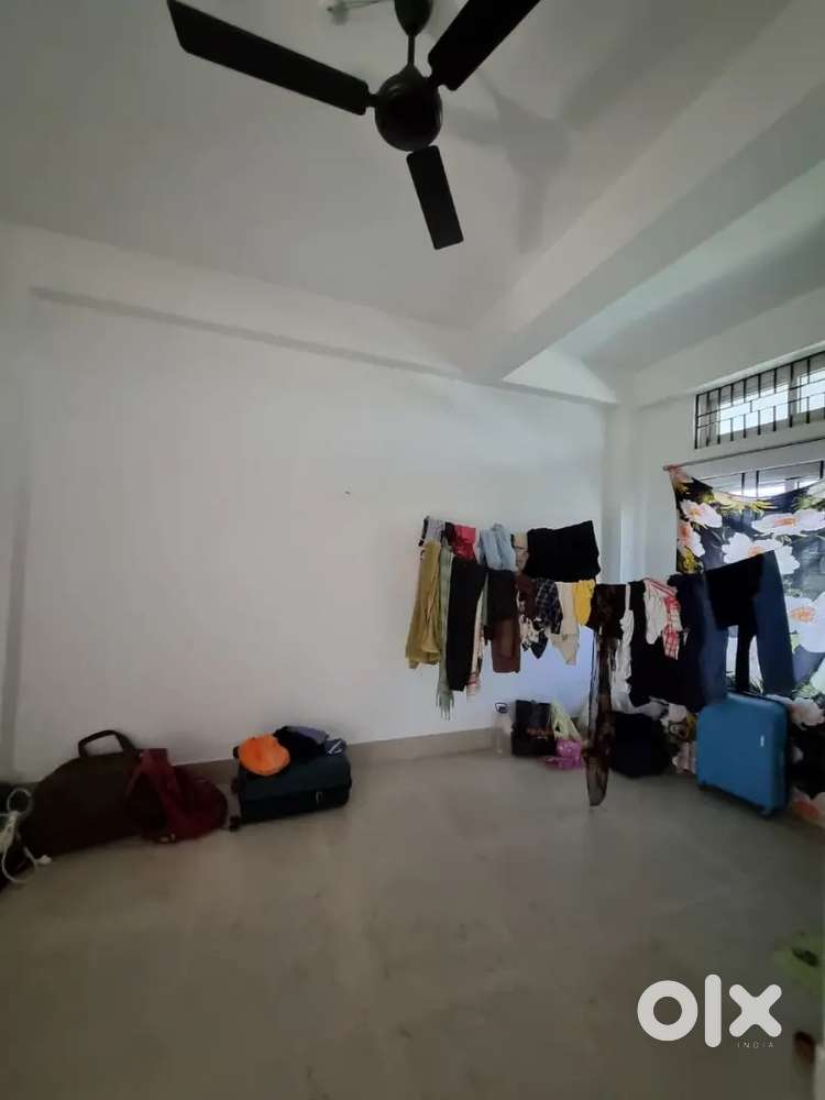 Looking for female roommate