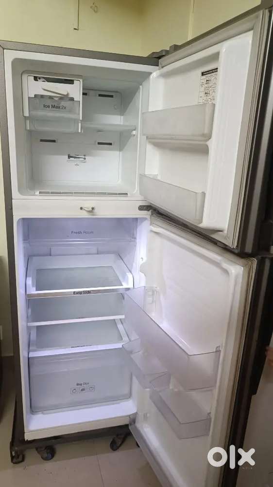 253 litres frost free Samsung refrigerator double door for sale