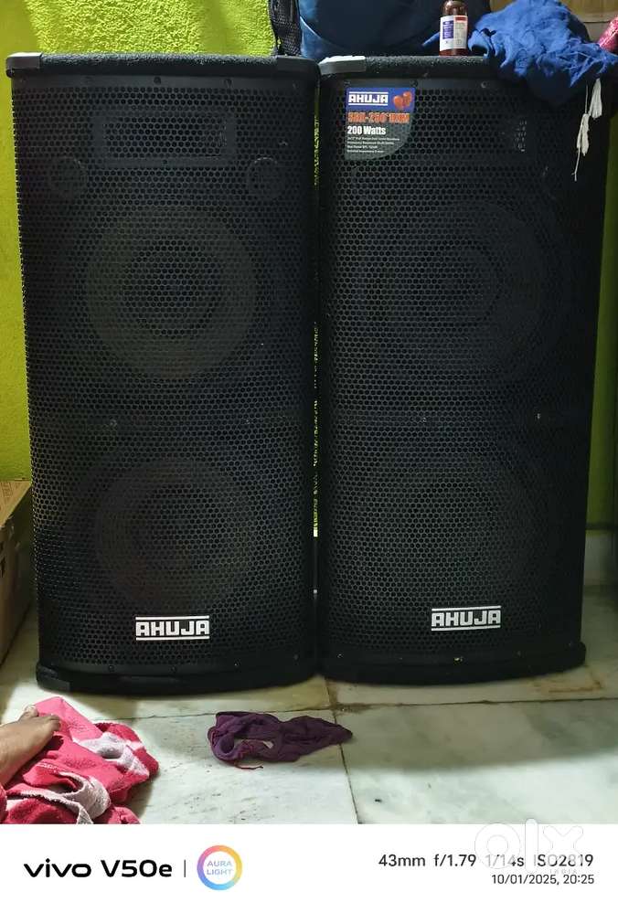Ahuja 250dp with 200w two speaks plus stand