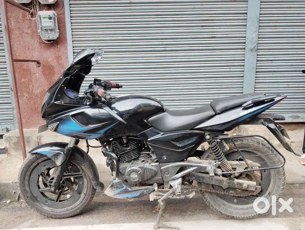 Selling bajaj pulsar 220 2019