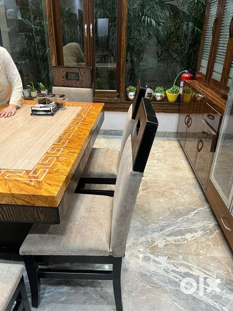 6 seater dining table , marble in great condition