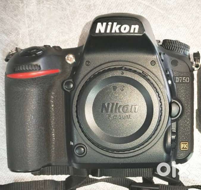Nikon d750 full frame dslr with nikkor 105mm lens
