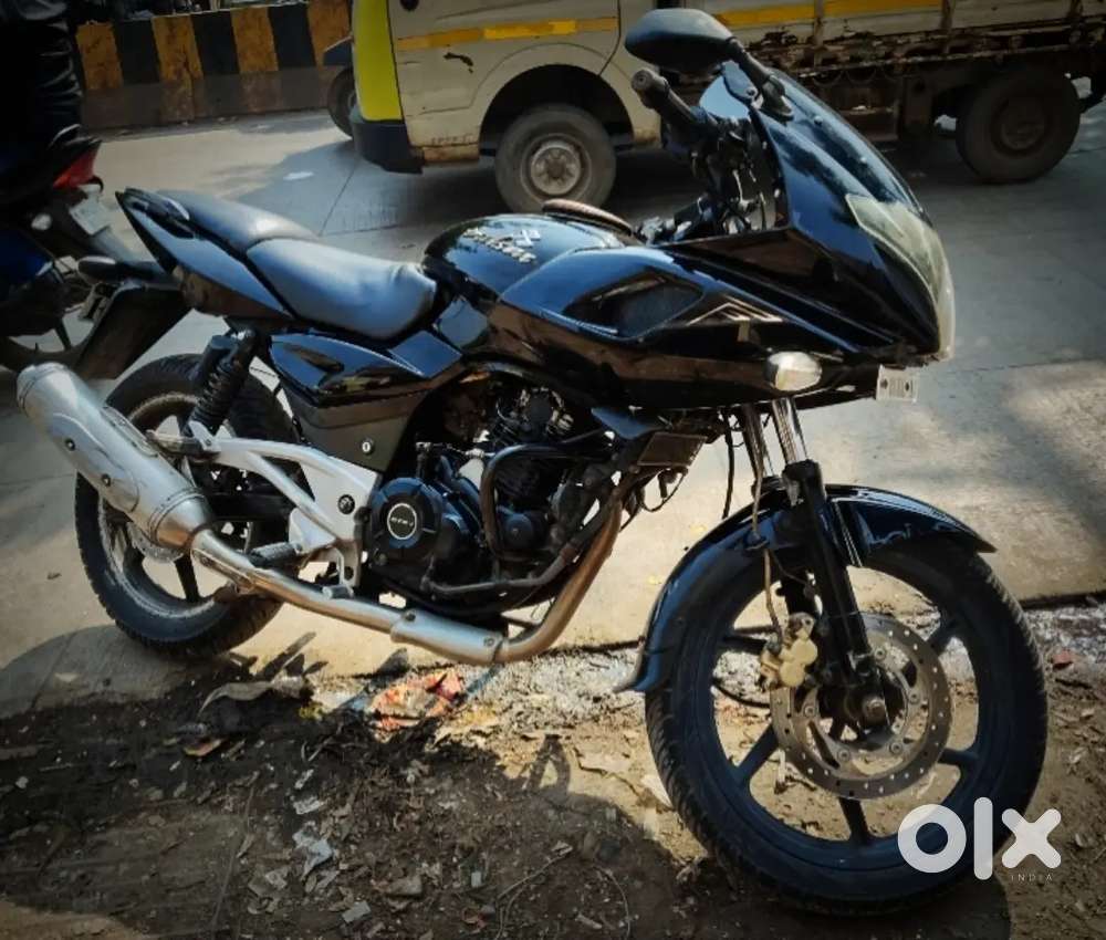 BAJAJ PULSAR 220F