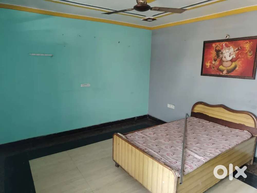1 bhk floor near park