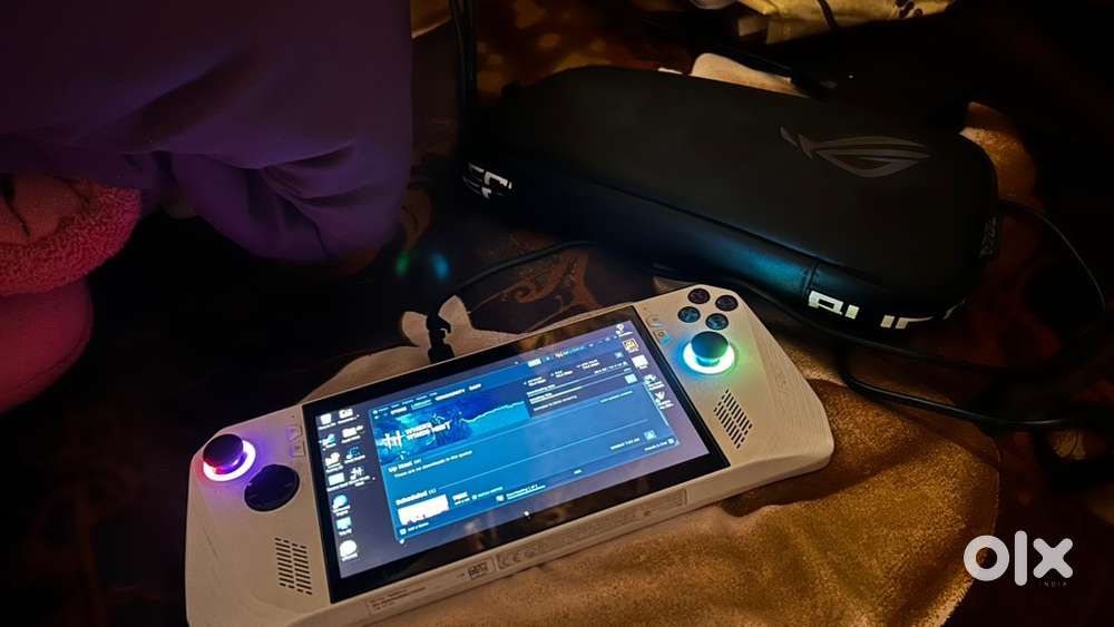 Rog Ally z1 extreme gaming computer with orignal protective case