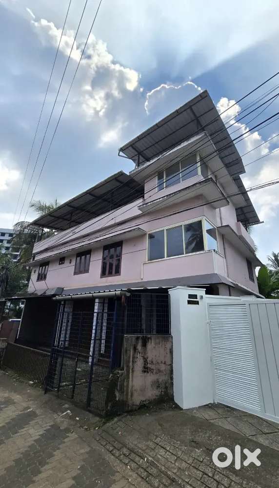 Commercial building with 8.5 cents of land