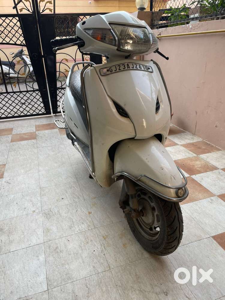 One Hand used Activa