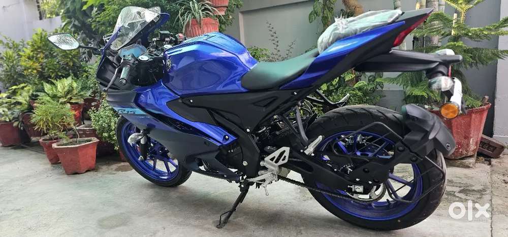 Showroom condition R15V4 with Quickshifter. No scratches at all.