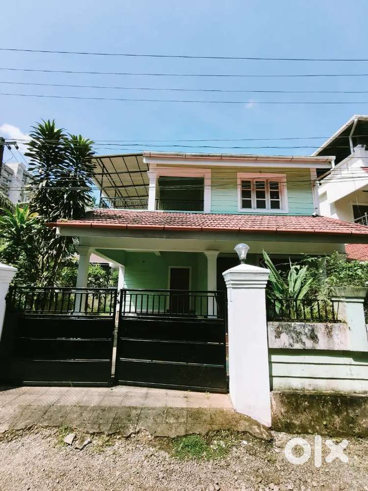4 Bhk ഒറ്റ വിട് വാടകക് തൃപ്പൂണിത്തുറ ടൗണിൽ