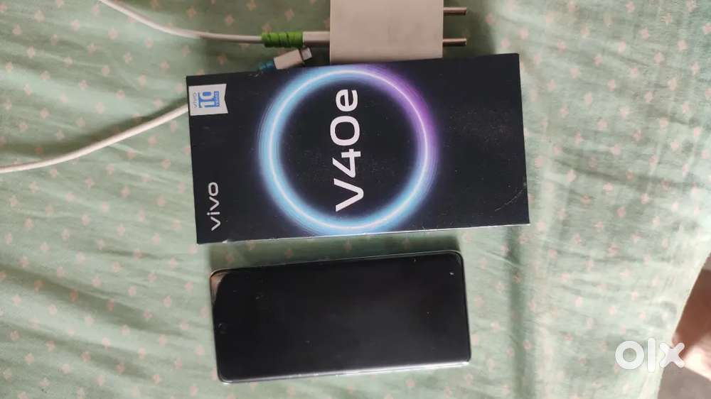 Vivo v40e 8+8gb 256gb 11months old full kit available