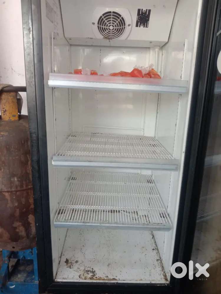 Cold drinks Glass Display Freeze