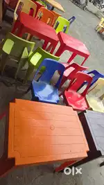 आधे दाम पर कुर्सी टेबल बेचना हैँ