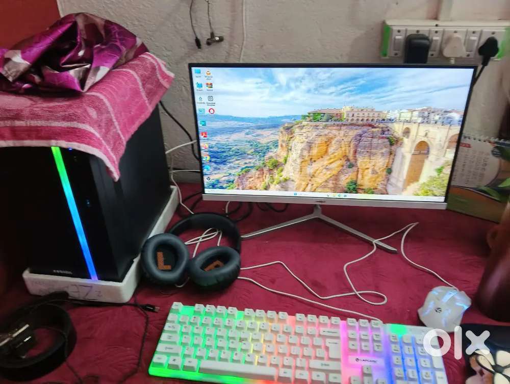 RGB GAMING PC WITH HEADPHONE