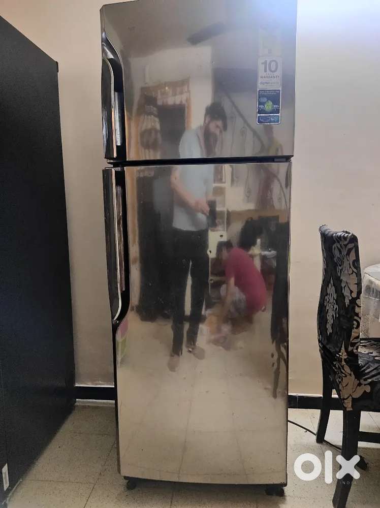 277 L Fridge in working Condition.