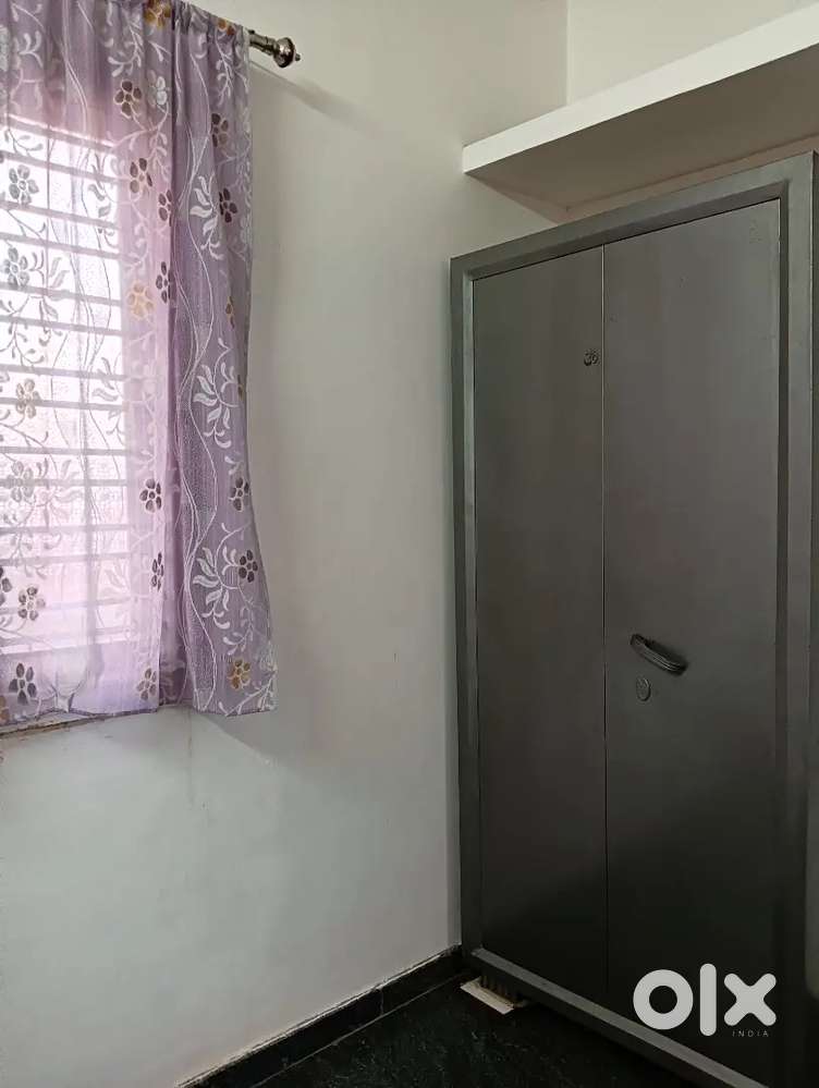 Single room attached Western bathroom for rent