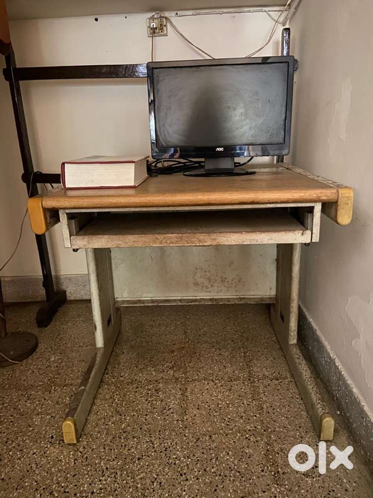 Computer table