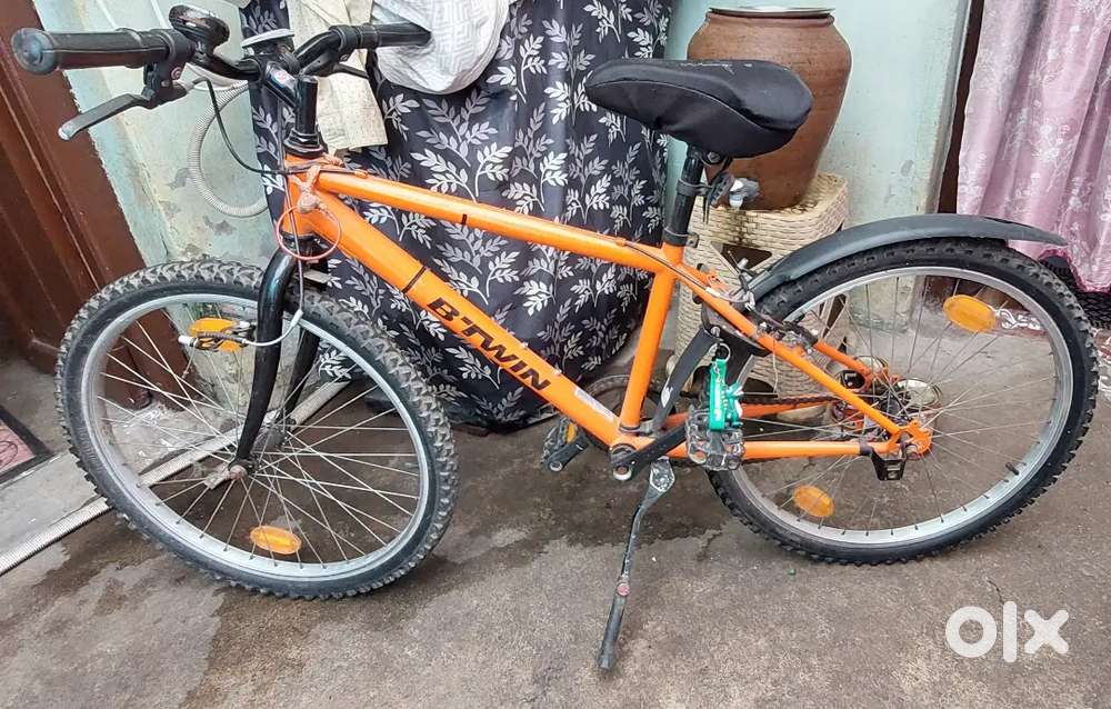 BTwin Rock climber bicycle with pump