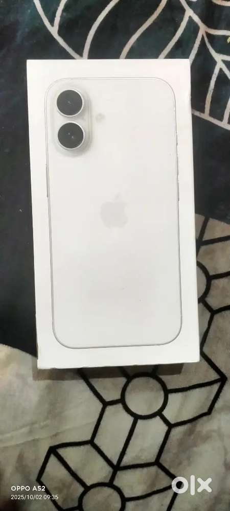 I PHONE 16 BRAND NEW { only 5 days old }